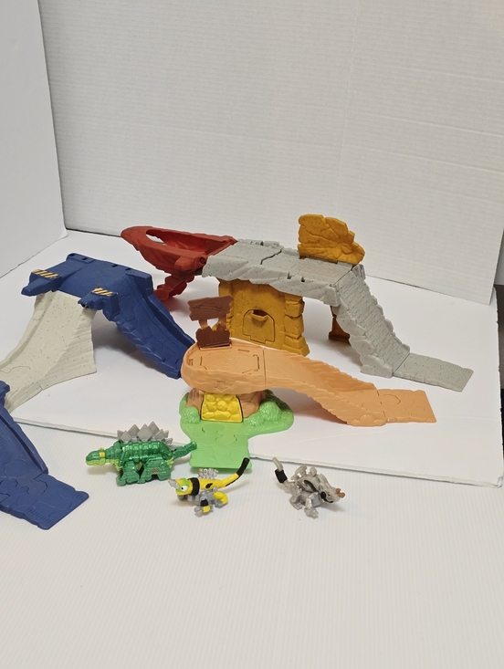 Dinotrux Toys R Us Exclusive Playset Set - Picture 6 of 16